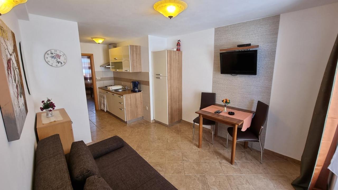 Apartmani Sidro Malinska Exterior foto