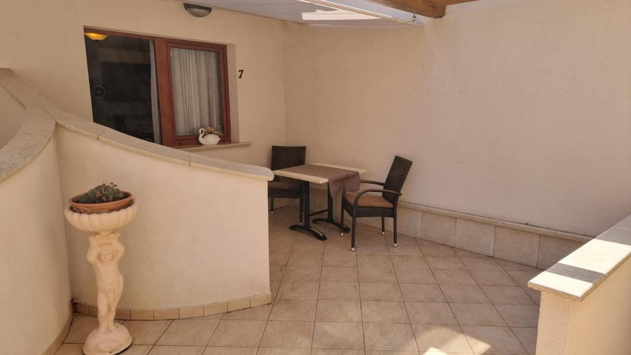 Apartmani Sidro Malinska Exterior foto